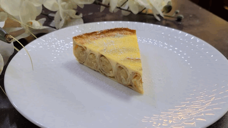 Almás palacsinta tepsiben