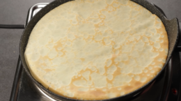 Óriás palacsinta sütése